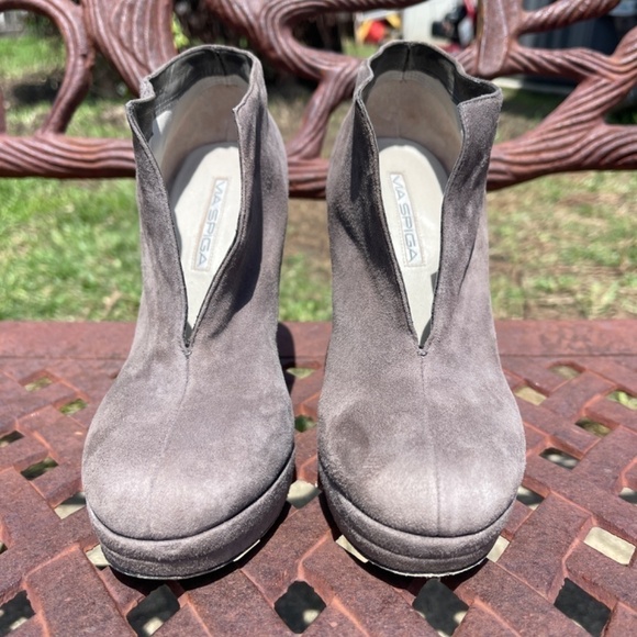 Via Spiga Suede Leather Platform Closed Toe Slip On Heels - Picture 5 of 11